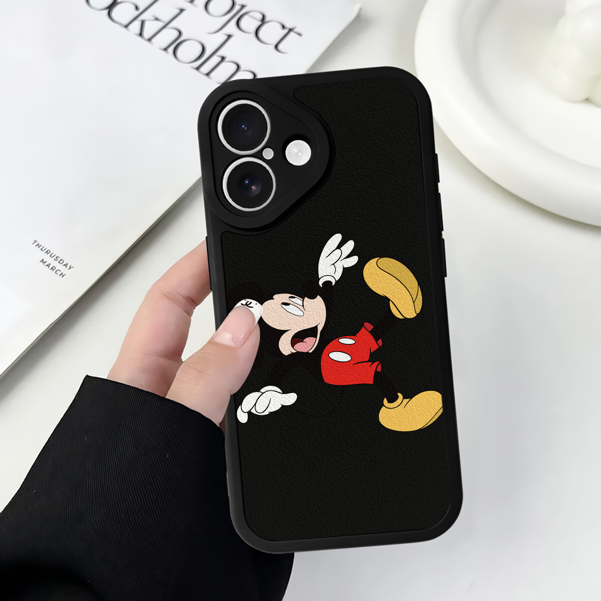 （画像用） ミッキーマウス Mickey Mouse 【iPhone 16シリーズ対応】シリコンスマホケース（レザー調） 材質：シリコン